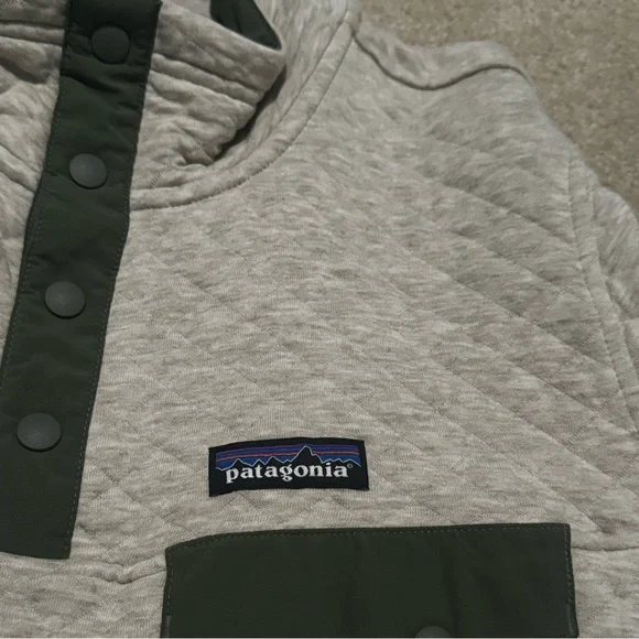 Patagonia Cream and Green Women's Sweater - Picture 6 of 9